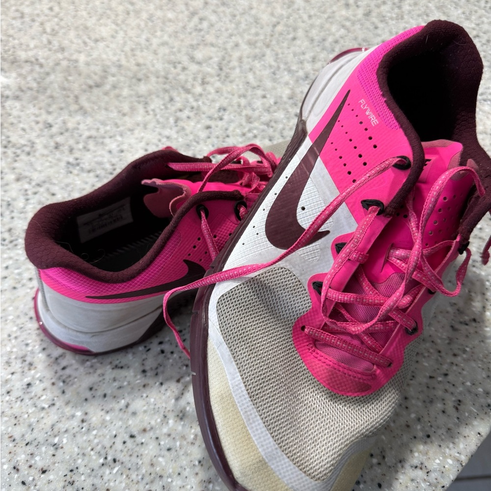 Nike Women's Pink and White Shoes 9.5